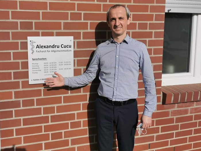 Medic român emigrat în Germania în 2014 fără să cunoască limba, astăzi este purtătorul de cuvânt Medic român emigrat în Germania în 2014 fără să cunoască limba, astăzi este purtătorul de cuvânt